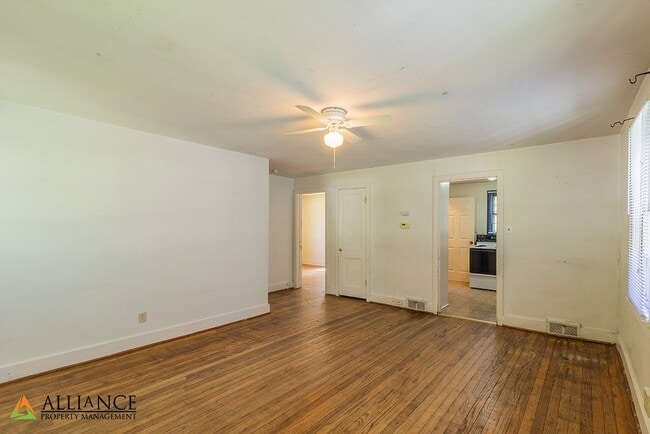 Building Photo - 901 Ratone St