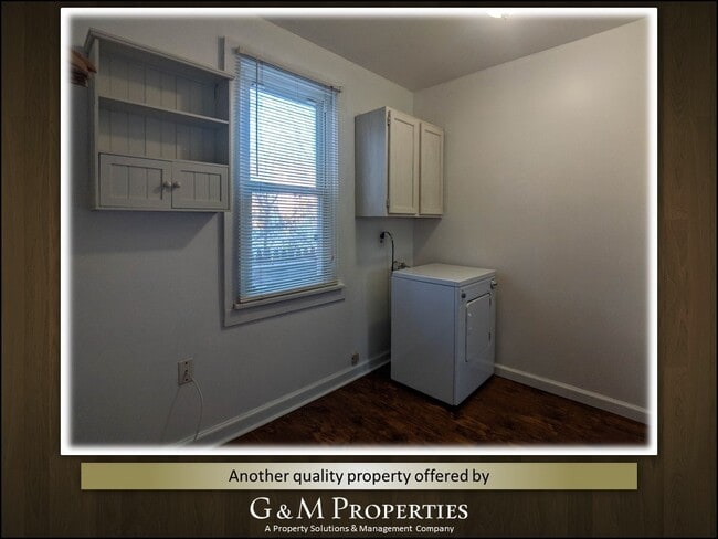 Building Photo - 1 Br, Pet Friendly, Single Family Home Available Now in Greece NY!