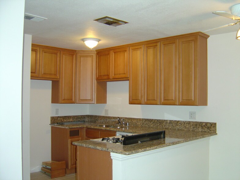 Primary Photo - 2649 Andover Ave