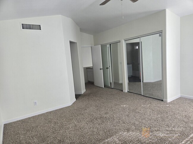 Building Photo - Fully remodeled, spacious 3 bed 2.5 bath, two-story home in Phoenix