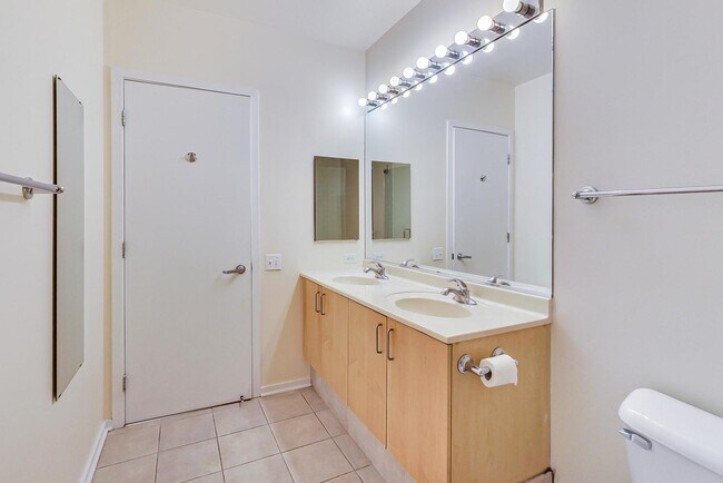 Building Photo - 130 S Canal St