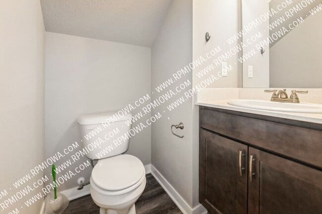 Building Photo - 768 NE Macey Way