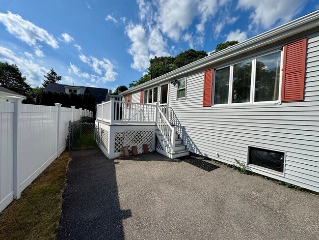 Building Photo - 2 Furbush Rd