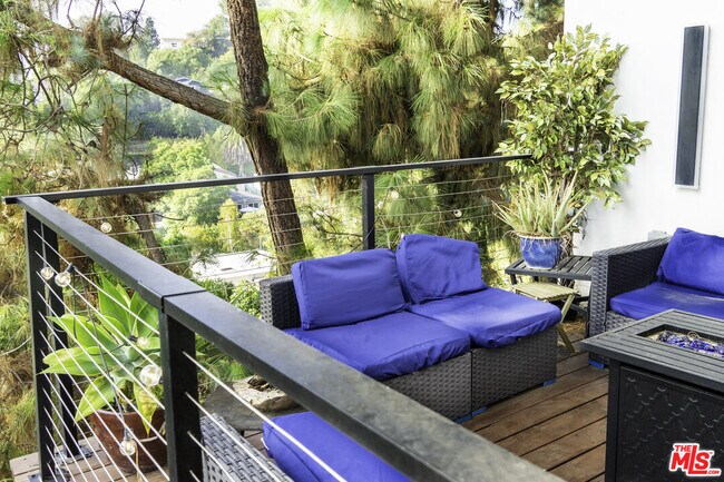 Building Photo - 1933 Lemoyne St