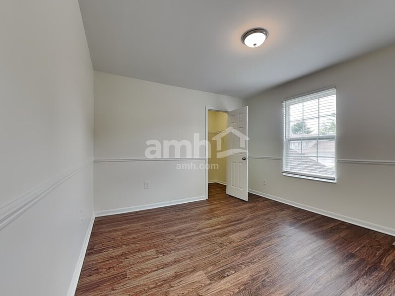 Building Photo - 2819 Coachlight Ln