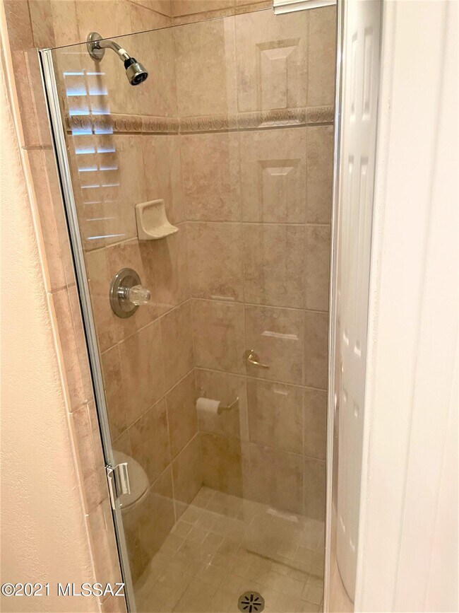 Building Photo - 6655 N Canyon Crest Dr