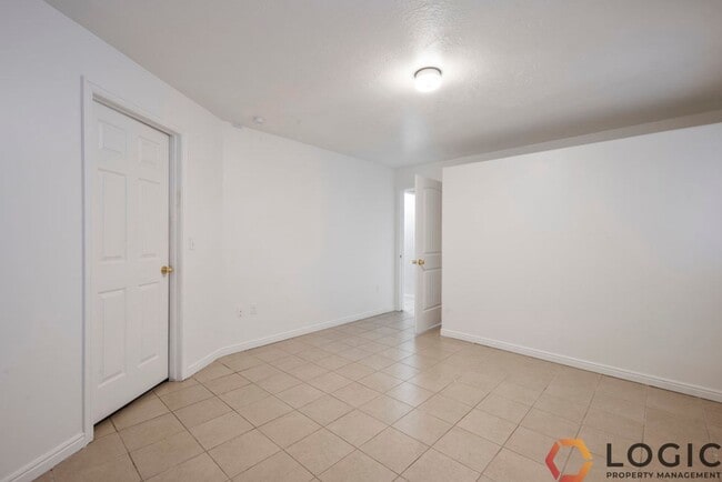 Building Photo - 126 W 475 S