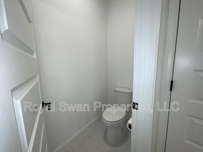 Building Photo - 929 Clearview Ave