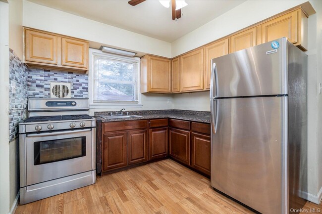 Building Photo - 580 Georgia St