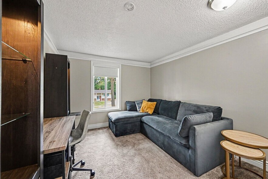 Building Photo - 2104 Highfield Rd