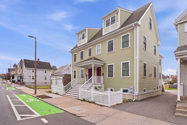 Building Photo - 23 Winship St
