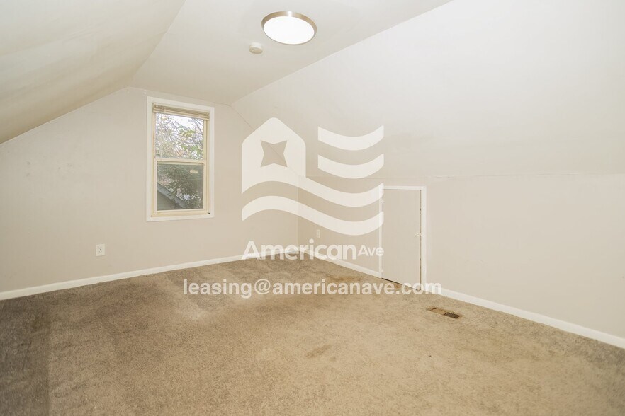 Building Photo - 7204 Prospect Ave