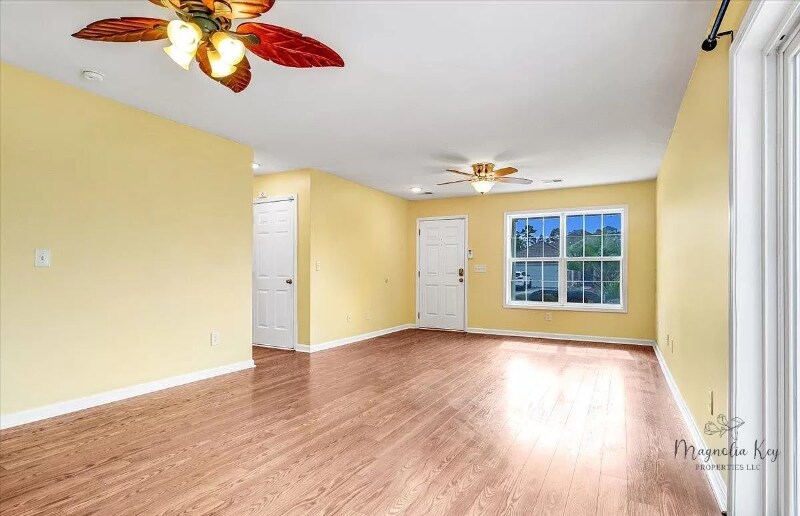 Building Photo - 4553 Farm Lake Dr