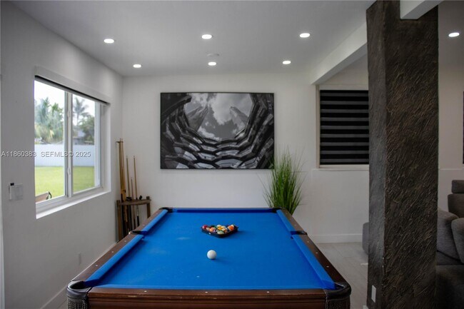 Building Photo - 295 NE 150th St