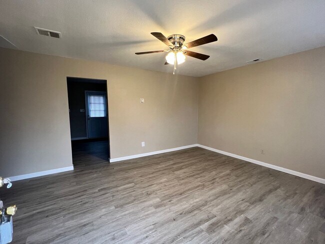 Building Photo - Okolona Home