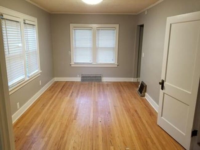 Building Photo - 3 Bed 2 Bath Newly Remodeled