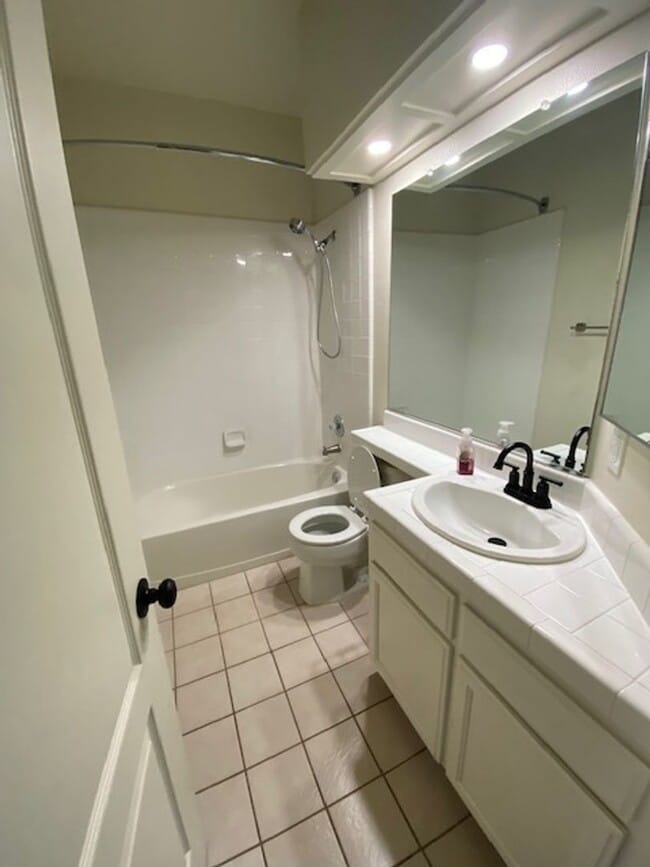 Building Photo - LAS PALMAS II 3 BED/ 2 BATH HOUSE FOR RENT