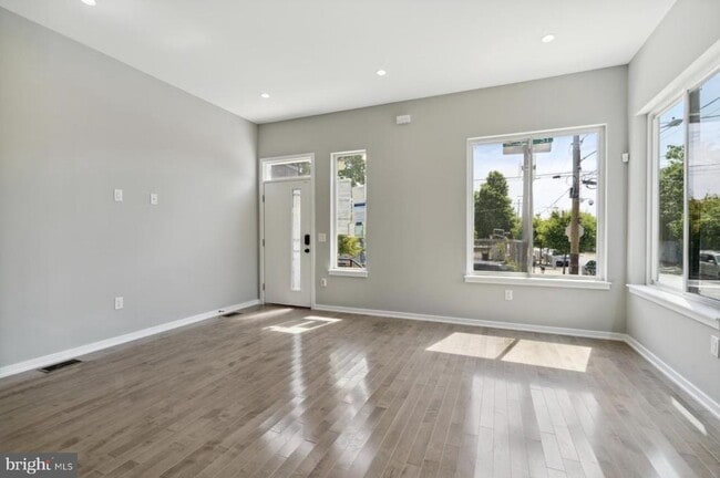 Building Photo - 2000 N 3rd St