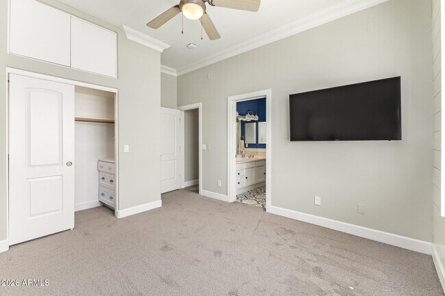 Building Photo - 326 W Loma Ln