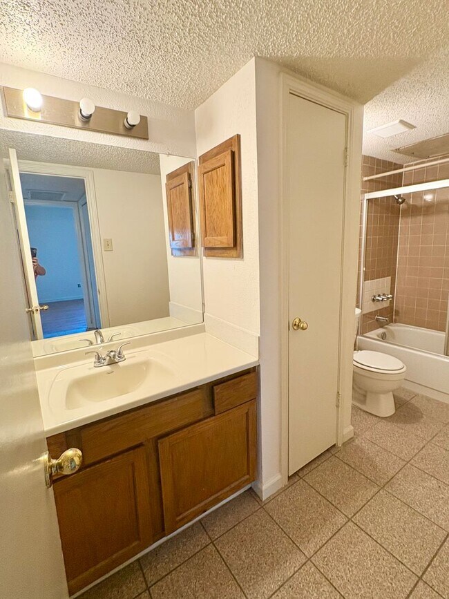 Building Photo - Move-In Ready Condo with Pool, Fireplace i...