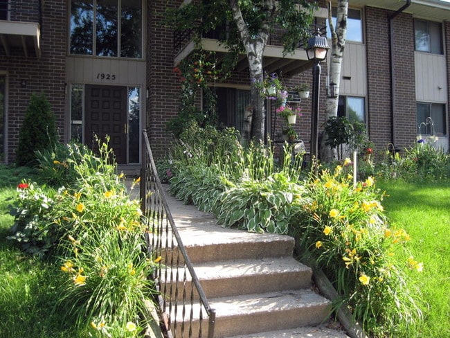 Building Photo - 1917 Pike Dr