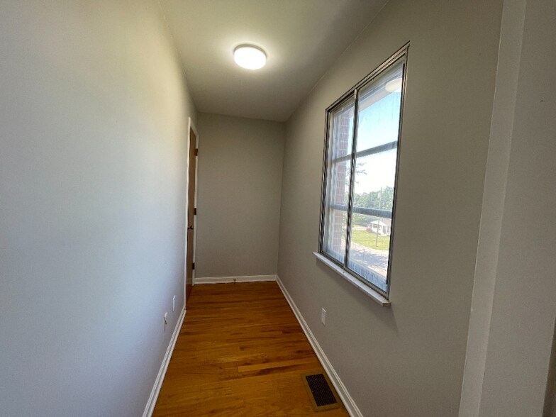 Building Photo - 332 Sunset Ave