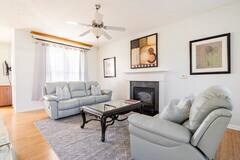 Building Photo - 7061 Skippingstone Way