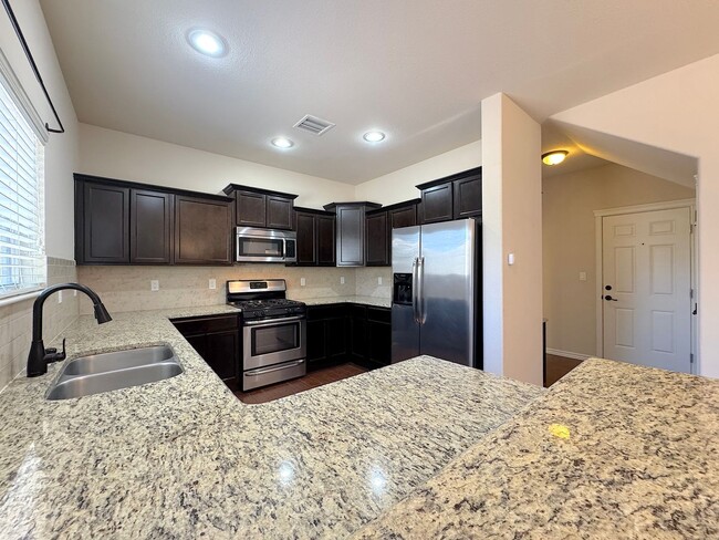 Building Photo - West El Paso 4bed/3bath + office - Refrig ...