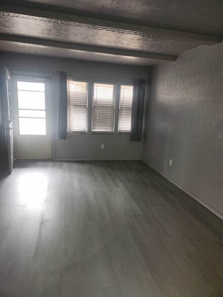 Building Photo - 25632 Thelmadale Dr