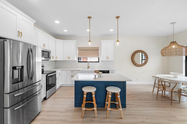 Building Photo - 7606 S Olive Ave