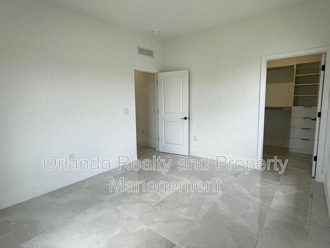 Building Photo - 6201 Chorus Dr