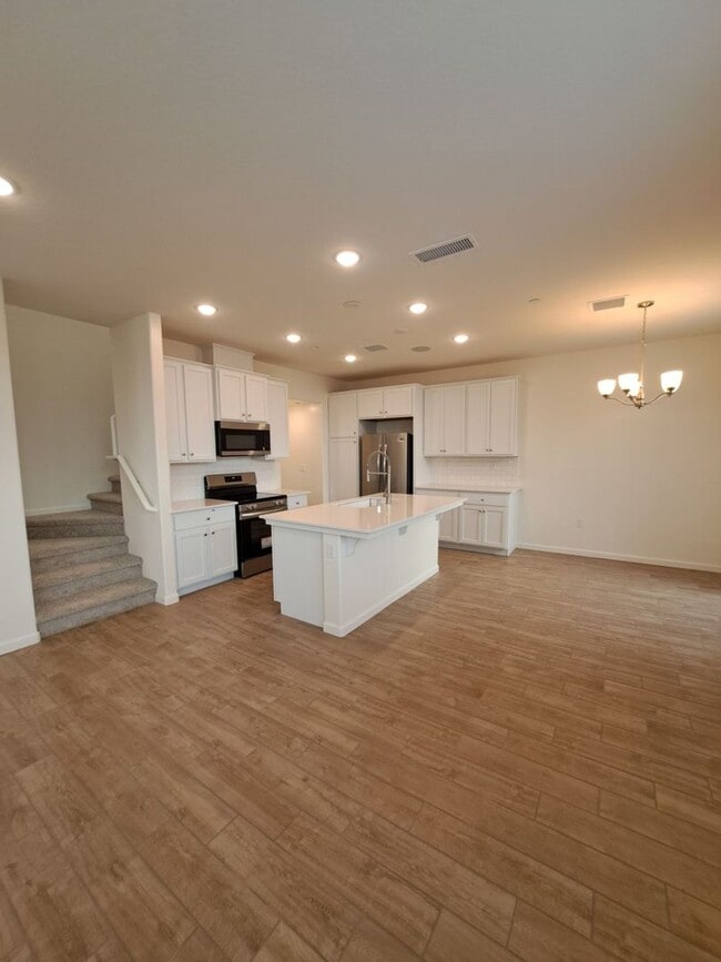 Building Photo - Beautiful 3-Bedroom Home in Gated Clovis Community!