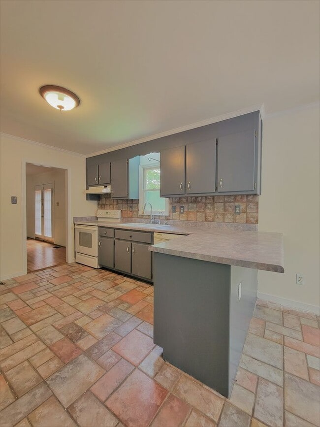 Building Photo - Spacious 3 bedroom 2.5 bath home in South ...