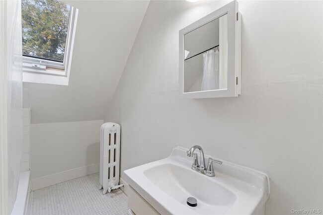 Building Photo - 355 Bronxville Rd