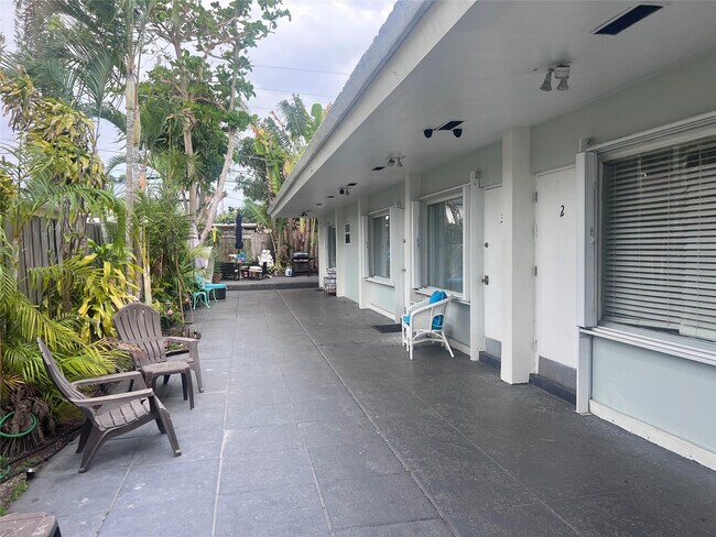 Building Photo - 2850 NE 30th St