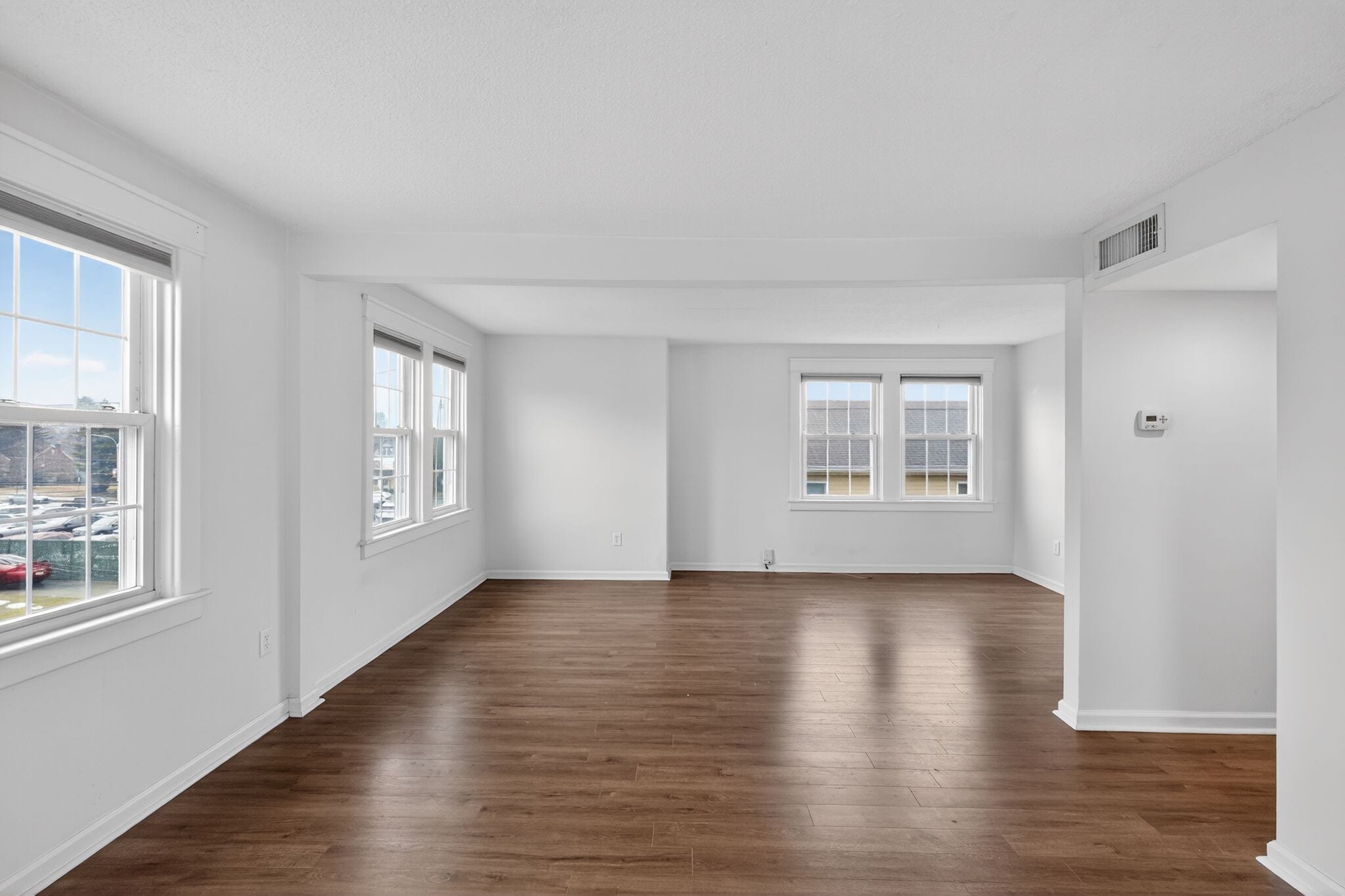 Building Photo - 8 E Marthart Ave