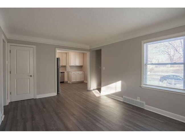 Building Photo - 5247 Dupont Ave N