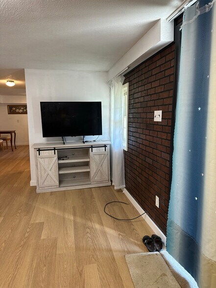 Building Photo - 117 Vinewood Cir