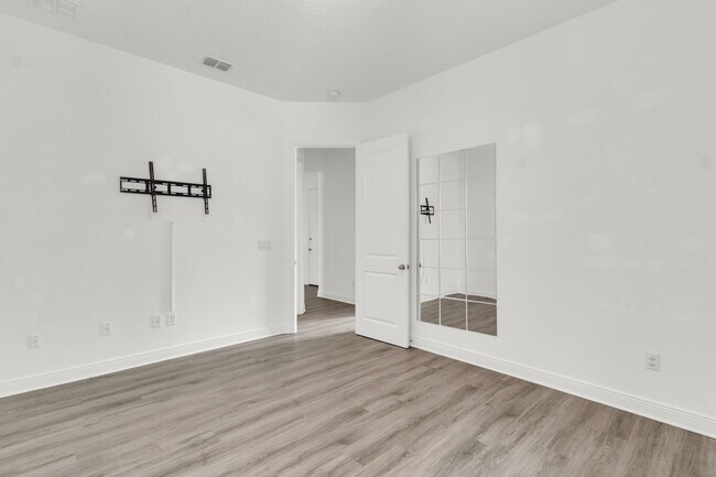 Building Photo - 5404 Golden Apple Dr
