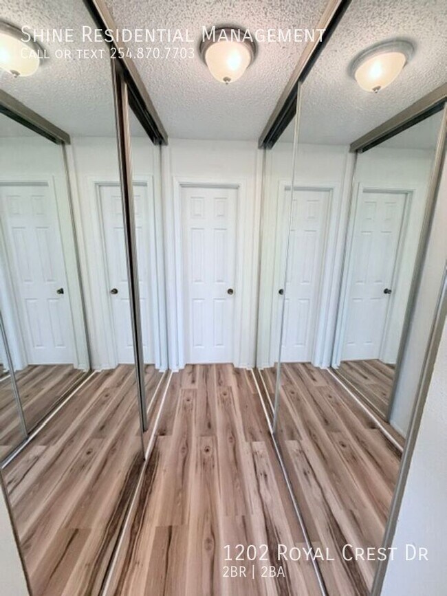 Building Photo - 1202 Royal Crest Dr