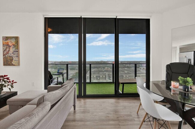 Building Photo - 121 NE 34th St