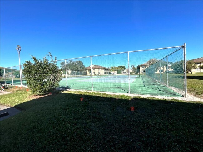 Building Photo - 10043 Winding Lake Rd