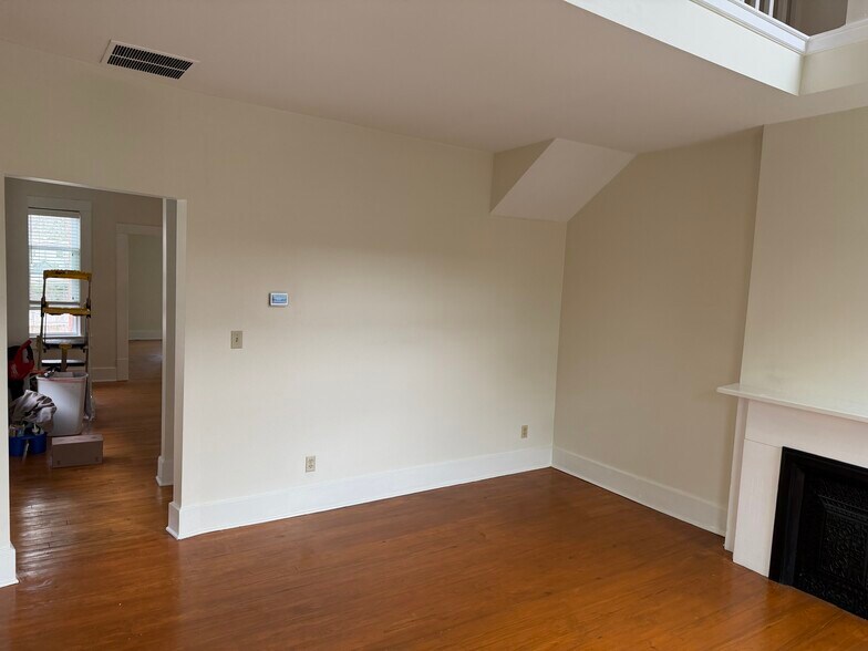 Building Photo - 404 W 1st Ave