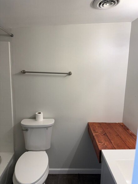 Building Photo - 1725 St Catherine St