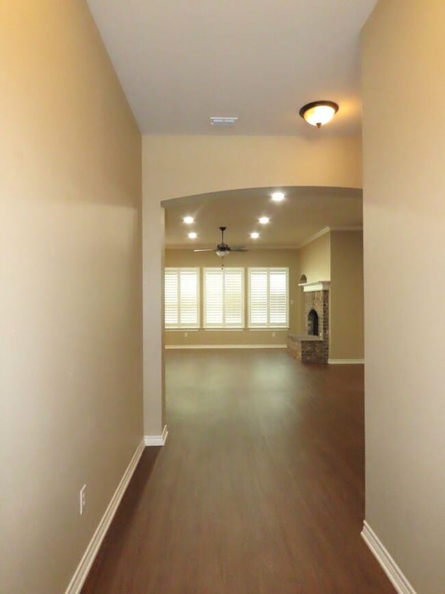 Building Photo - Coming Soon!! Lindale, Gorgeous 4 Bedroom, 2 Bath Home!