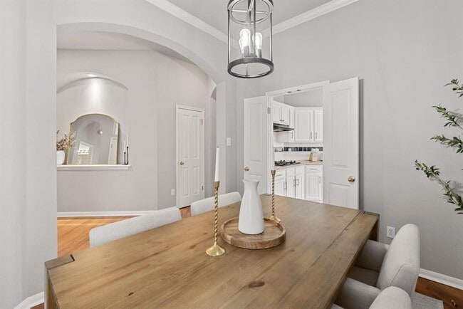 Building Photo - 9305 Donner Ln