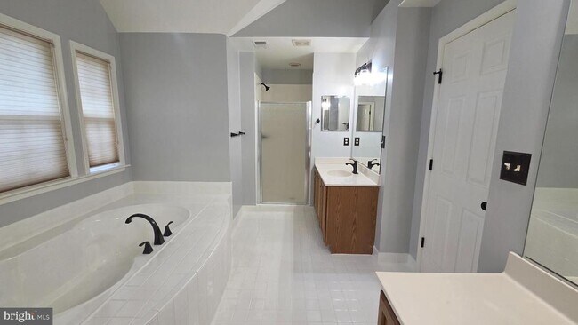 Building Photo - 7659 Shuttington Dr