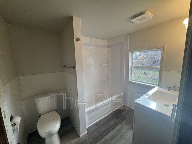 Building Photo - 6916 Billwood Hwy