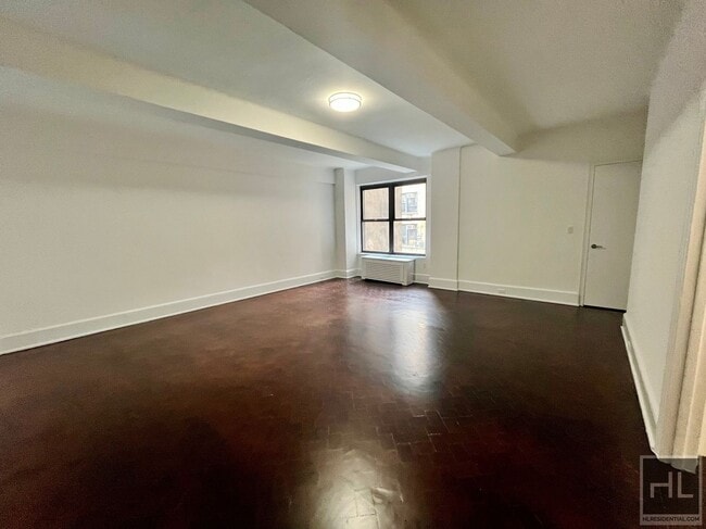 Building Photo - 160 W 73rd St