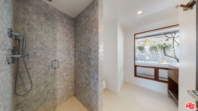 Building Photo - 8715 Sunset Plaza Pl